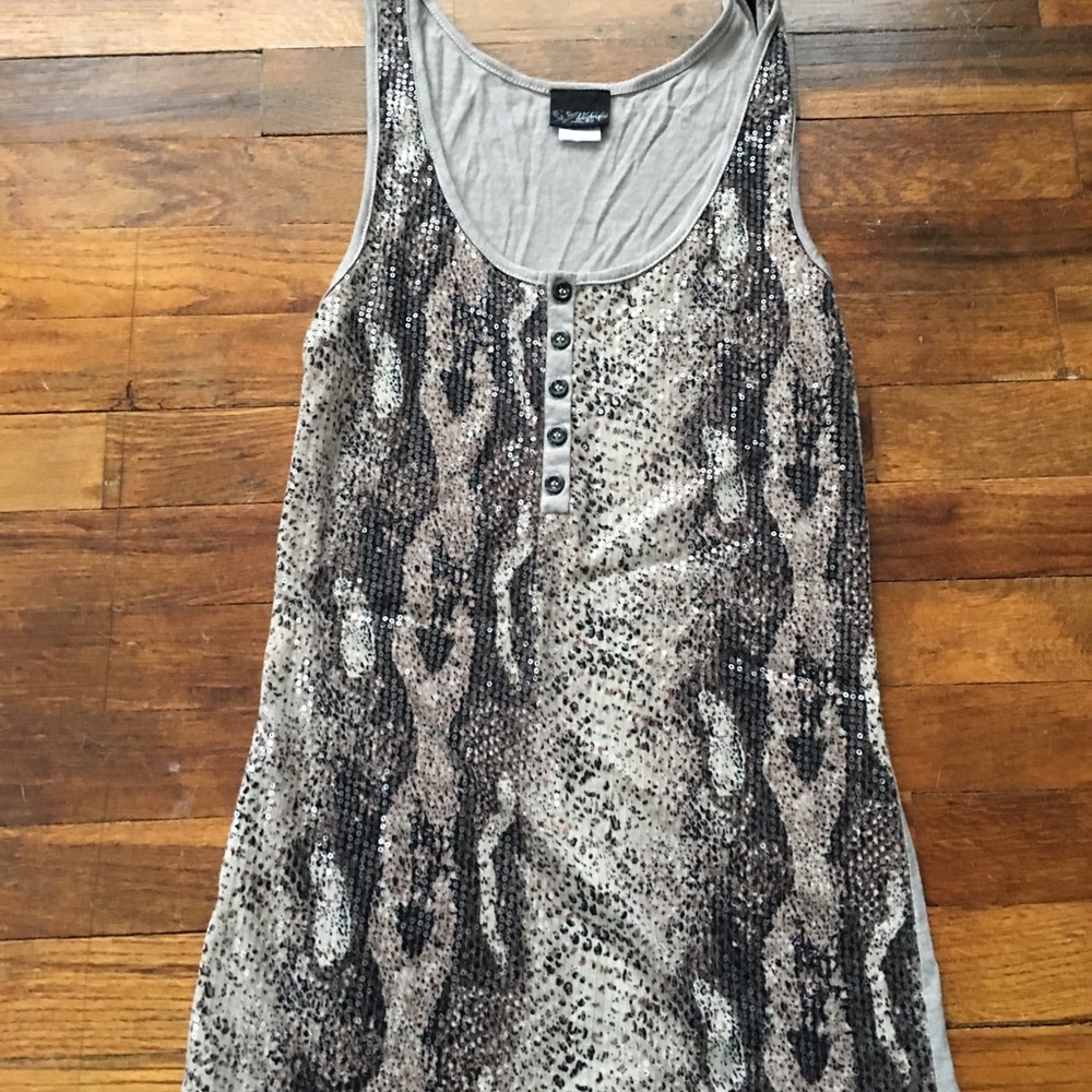 Buckle tank